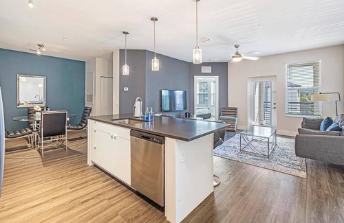 Port Tampa City Apartment | Landing at The Pointe on Westshore - 2 Bedrooms.