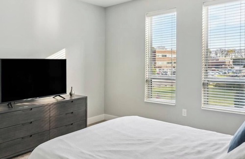 Roselawn Finance Apartment | Landing at The Red Apartments - 2 Bedrooms in Madisonville