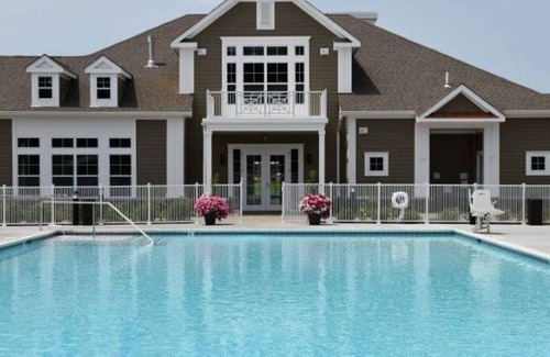 Weatogue Apartment | Landing at The Ridge at Talcott Mountain - 2 Bedrooms in Downtown Weatogue