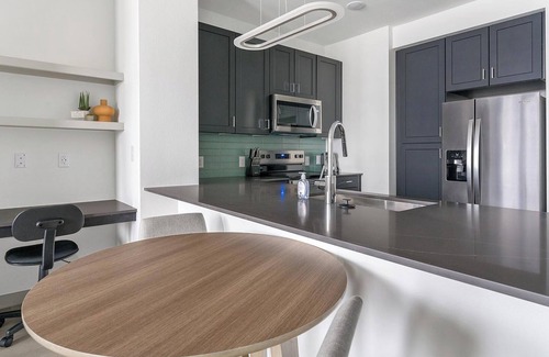 Northside Apartment | Landing at The Standard on the River - 1 Bedroo.