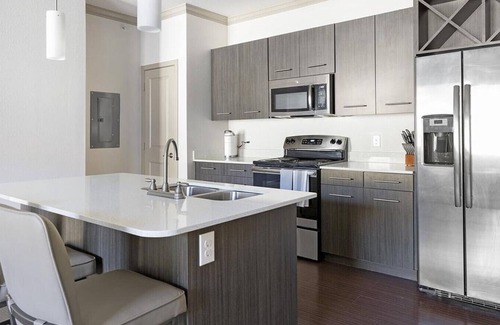 Wetmore Apartment | Landing at The View at Crown Ridge - 1 Bedroom in Northwest Side