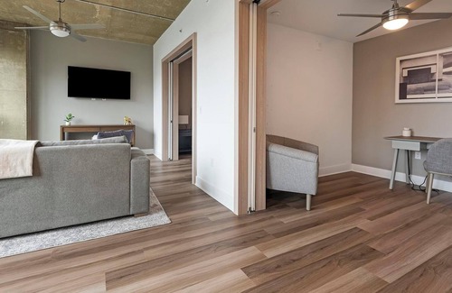 Baileys Crossroads Apartment | Landing at Three Collective - 1 Bedroom in Fall.