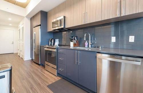 Baileys Crossroads Apartment | Landing at Three Collective - 1 Bedroom in Fall.