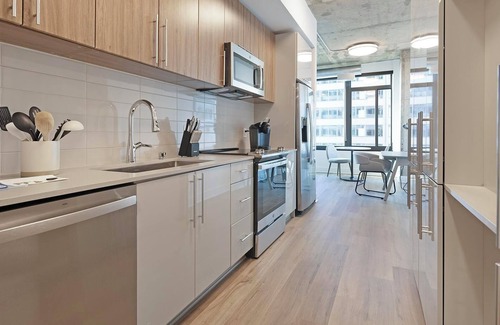 Baileys Crossroads Apartment | Landing at Three Collective - 1 Bedroom in Fall.
