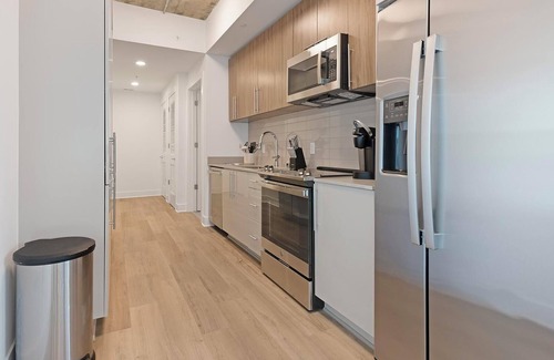 Baileys Crossroads Apartment | Landing at Three Collective - 1 Bedroom in Fall.