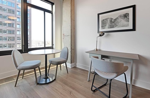 Baileys Crossroads Apartment | Landing at Three Collective - 1 Bedroom in Fall.