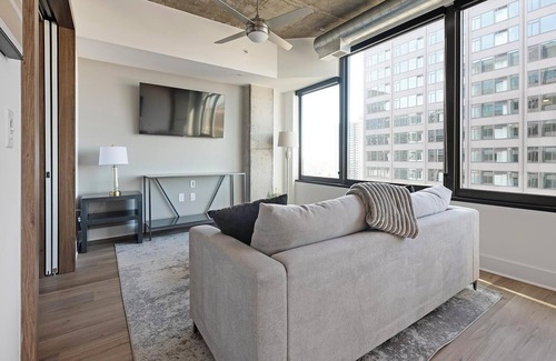 Baileys Crossroads Apartment | Landing at Three Collective - 1 Bedroom in Fall.