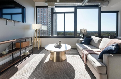 Baileys Crossroads Apartment | Landing at Three Collective - 1 Bedroom in Fall.