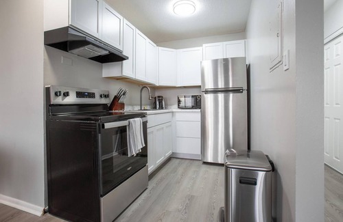 Fort Wayne Apartment | Landing at Three Rivers - Studio in Central For.