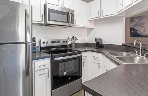 Sunbeam Apartment | Landing at Timberwalk at Mandarin - 2 Bedrooms .