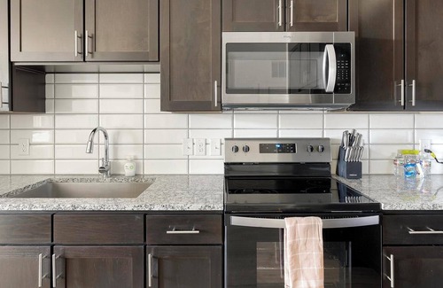 Fort Worth Apartment | Landing | Beautiful 1BD, Gym, Yoga Studio
