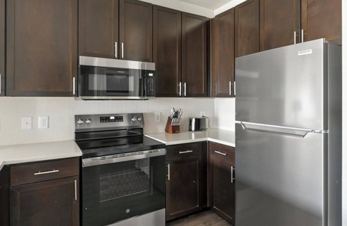Katy Apartment | Landing | Beautiful 1BD, Courtyard, Gym