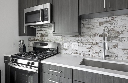 Washington Ave./ Memorial Park Apartment | Landing | Beautiful 1BD, Pool, Clubhouse