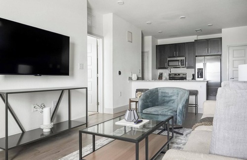 Austin Apartment | Landing | Beautiful 1BD, Pool, Gym