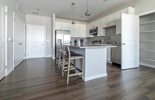 Northwest Columbus Apartment | Landing | Beautiful 2BD, Gym