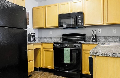 Downtown Indianapolis Apartment | Landing | Beautiful 1BD, Rooftop Lounge, Gym