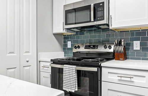 Indianapolis Apartment | Landing | Chic 1BD, Courtyard, Gym