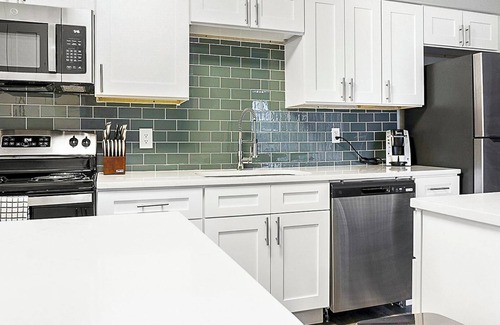 Indianapolis Apartment | Landing | Chic 1BD, Courtyard, Gym