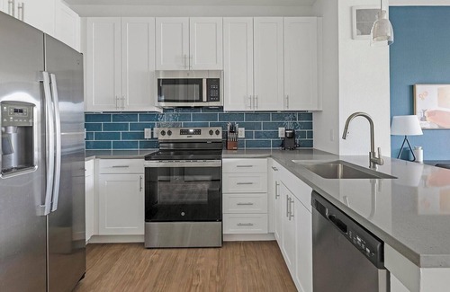 MLK Apartment | Landing | Chic 1BD, Courtyard, Gym
