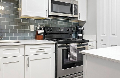 Indianapolis Apartment | Landing | Chic 1BD, Gym, Courtyard