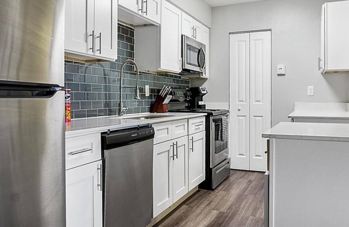 Indianapolis Apartment | Landing | Chic 1BD, Gym, Courtyard