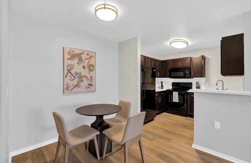 Greenbell Apartment | Landing | Chic 1BD, Gym, Pool