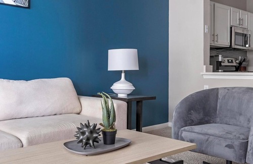 George Bush Park/Eldridge Apartment | Landing | Chic 1BD, Gym