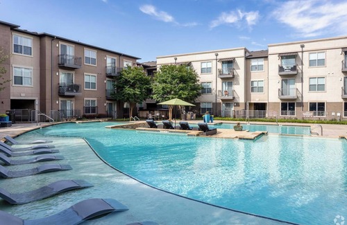 Irving Apartment | Landing | Chic 2BD, Courtyard, Pool