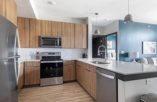Buda Apartment | Landing | Chic 2BD in Brooks Crossing
