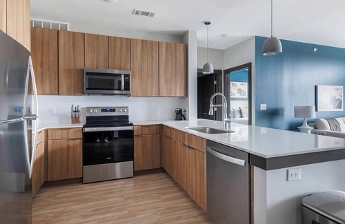 Buda Apartment | Landing | Chic 2BD in Brooks Crossing