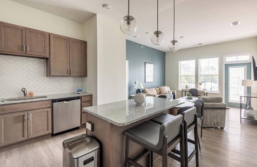 Wilmington Apartment | Landing | Chic 2BD, Pool, Gym