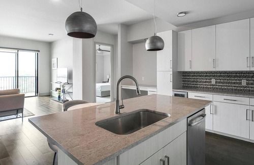 Houston Apartment | Landing | Chic 2BD, Pool, Tennis Court