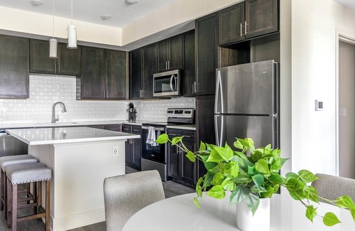 Palmetto Apartment | Landing | Chic 2BD, Pool, Gym