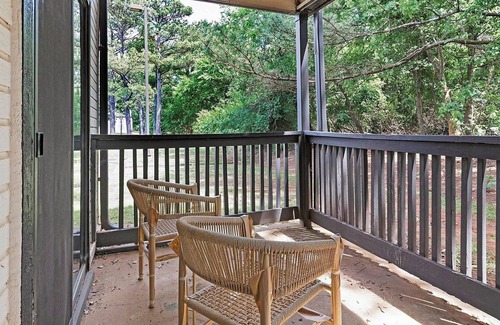 Huntsville Apartment | Landing | Incredible 1BD, Pool, Gym