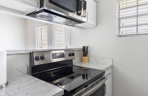 Denton Apartment | Landing | Incredible 2BD, Pool, Gym