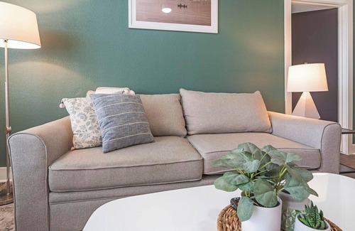 Tobin Hill Apartment | Landing | Incredible 2BD, Pool, Courtyard