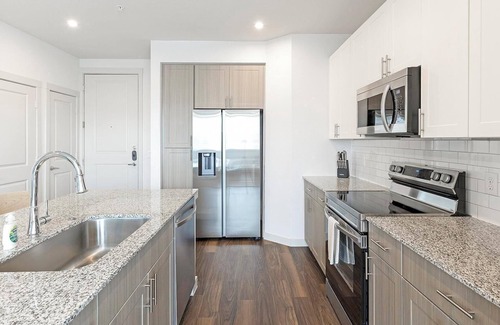 Fate Apartment | Landing | Modern 1BD, Clubhouse, Gym