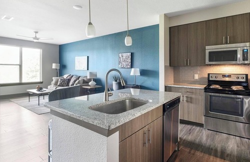 Memorial Apartment | Landing | Modern 1BD, Gym