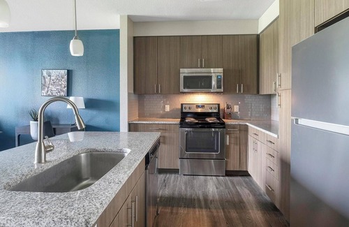 Memorial Apartment | Landing | Modern 1BD, Gym