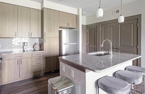 Memorial Apartment | Landing | Modern 1BD, Gym