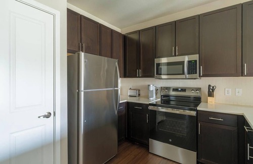 Katy Apartment | Landing | Modern 1BD, Pool, Courtyard