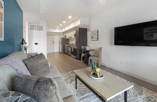North Mountain Apartment | Landing | Modern 1BD, Pool, Gym