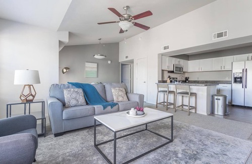 Broken Arrow Apartment | Landing | Modern 1BD, Courtyard, Gym