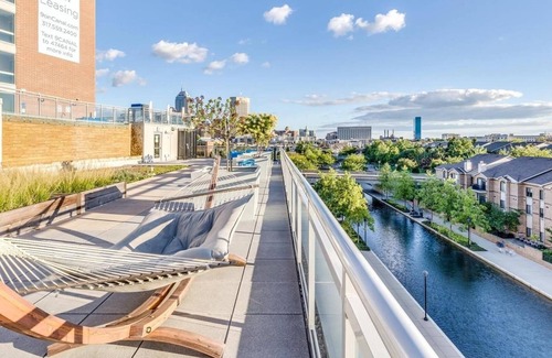 Downtown Indianapolis Apartment | Landing | Modern 1BD, Pool, Rooftop Lounge