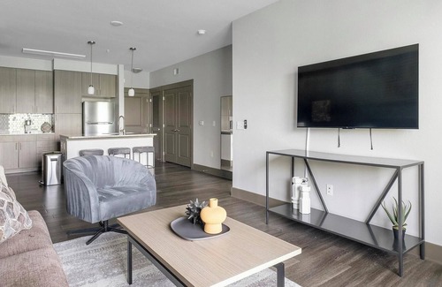 Memorial Apartment | Landing | Modern 2BD, Gym