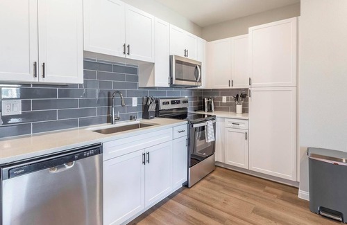 Townsite Apartment | Landing | Modern 2BD, Pool, Rooftop Lounge