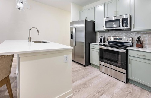 Wilmington Apartment | Landing | Modern 3BD, Pool, Clubhouse