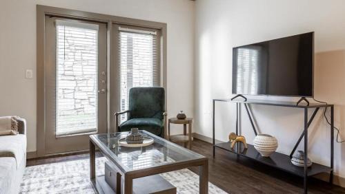 Georgetown Apartment | Landing Modern Apartment with Amazing Amenities (ID8187X12)