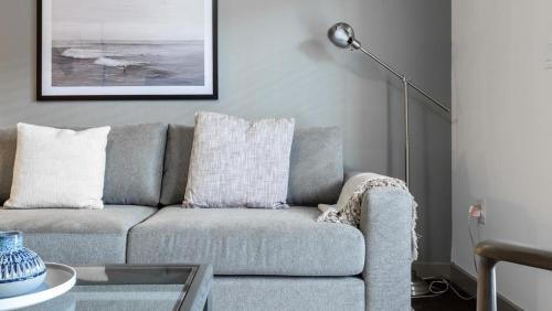 Georgetown Apartment | Landing Modern Apartment with Amazing Amenities (ID8187X12)
