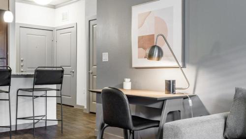 Georgetown Apartment | Landing Modern Apartment with Amazing Amenities (ID8187X12)